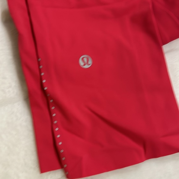 Lulu lemon hot pink cropped leggings - Picture 2 of 3